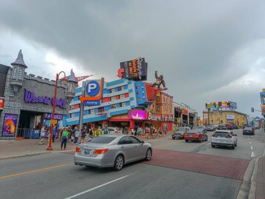 Niagara Şelalesi, Ontario, Kanada - 07272023: Niagara Şelalesi Clifton Hill Bölgesi, Ontario, Kanada 