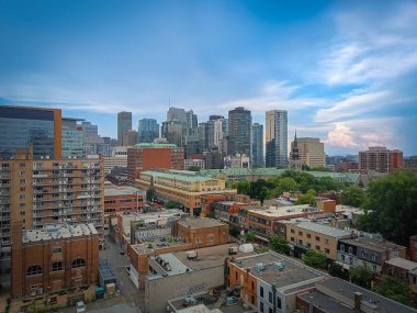 Kuleleriyle Montreal şehrinin genel görünümü