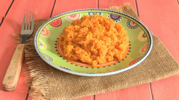 Tabakta patates püresi