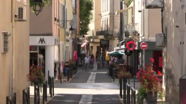 Vaison la Romaine, Vaucluse, Fransa - 08292023: şehir merkezi Vaison-La-Romaine 'de (Vaucluse, Fransa)