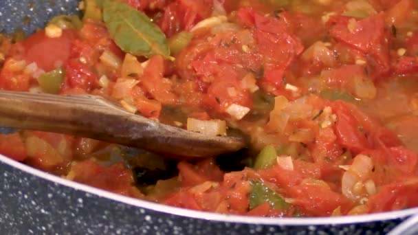 鍋で調理する野菜の混合物 — ストック動画