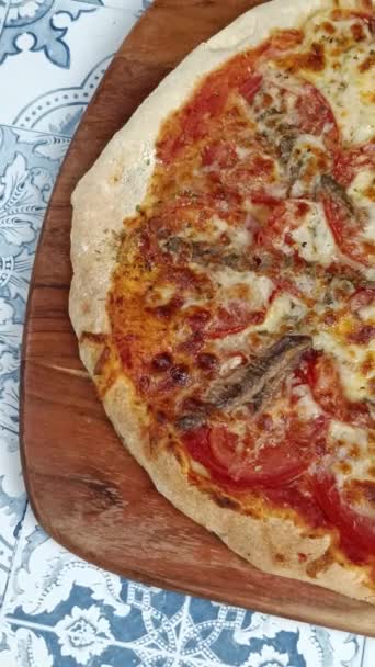 Neapolitańska Pizza Zbliżenie Stole — Wideo stockowe