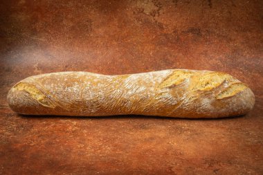 Ekmek, yakın çekim, masanın üzerinde.