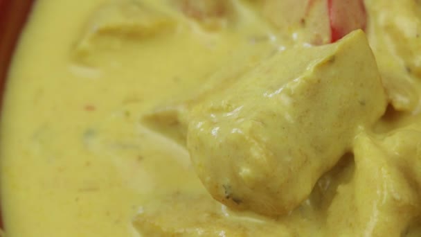 Kycklingrätt Med Curry Och Kokosmjölk — Stockvideo