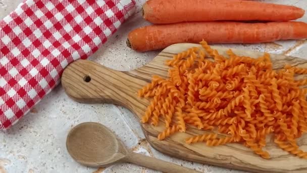 Pasta Color Naranja Con Zanahoria Primer Plano — Vídeo de stock