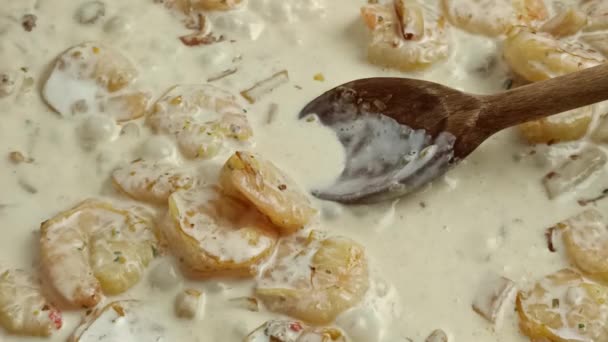 用椰奶煮虾仁 — 图库视频影像