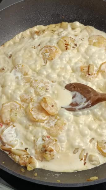Gătit Creveți Lapte Cocos — Videoclip de stoc