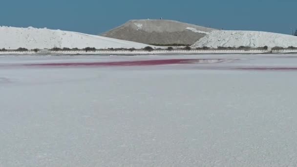 法国Camargue地区Aigues Mortes的盐罐 — 图库视频影像
