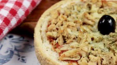 Ton balığı ve peynirli, yakından çek.