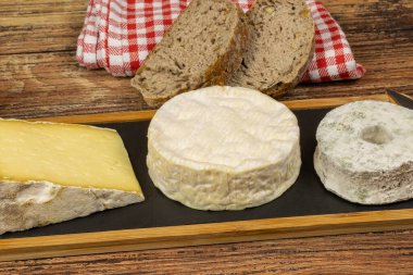 Camembert çiftlik evi, Fransa yapımı (Normandiya malı), yakın plan.