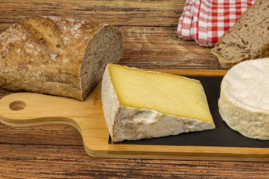 Tomme de Rilhac, Corrze 'de üretilen Fransız peyniri, yakın plan.