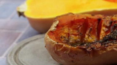 Kekikli tereyağı, pişmiş, kapat.