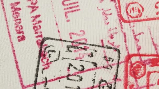 Διαβατήριο Τελωνειακή Σφραγίδα Από Διάφορες Χώρες Κοντινό — Αρχείο Βίντεο