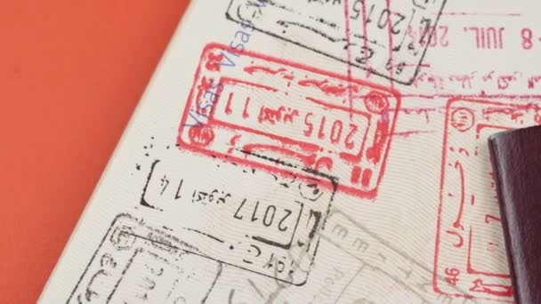 Paspoort Met Douanestempel Uit Verschillende Landen Close — Stockvideo