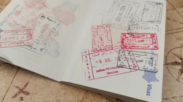 Passaporto Con Timbro Doganale Diversi Paesi Primo Piano — Video Stock
