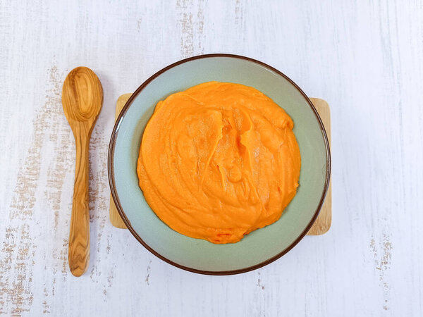 блюдо из пюре сладкий картофель, крупным планом