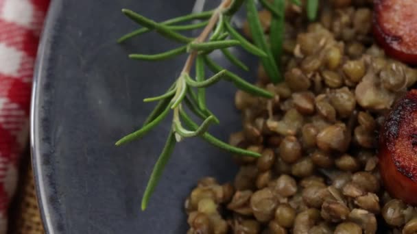 Saucisses Lentilles Gros Plan Sur Une Table — Video