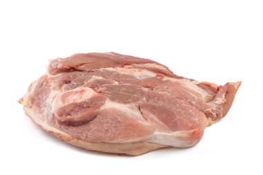 Çiğ domuz filetosu, beyaz arka planda izole edilmiş.