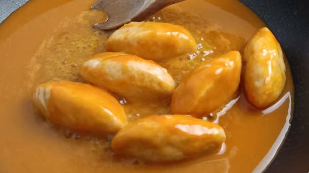 Приготування Щуки Гамети Сковороді Соус Кахуа Крупним Планом — стокове відео