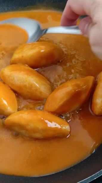 Приготування Щуки Гамети Сковороді Соус Кахуа Крупним Планом — стокове відео