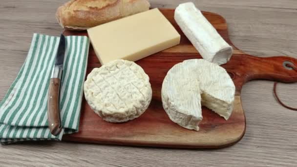 French Cheese Platter Close — Stok Video