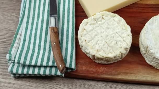Fransız Peyniri Tabağı Yaklaşın — Stok video
