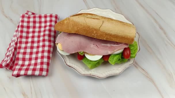 Prosciutto Cotto Sandwich Verdure Crude Piatto — Video Stock