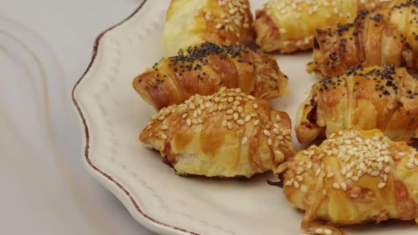 Piccoli Croissant Con Pancetta Piatto — Video Stock