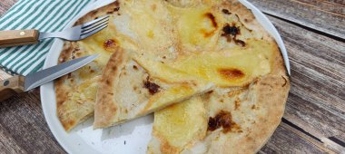 Lolipop turtası, yakın plan, masanın üstünde.