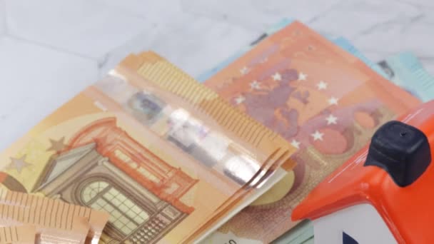 프랑스 재산세 시트와 지폐의 클로즈업 — 비디오