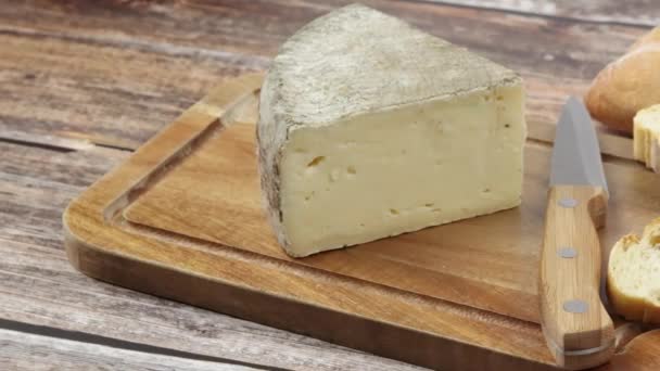 Peynir Savoy Mezesi Yakın Plan Masanın Üstünde — Stok video