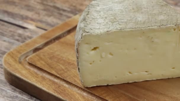 Peynir Savoy Mezesi Yakın Plan Masanın Üstünde — Stok video