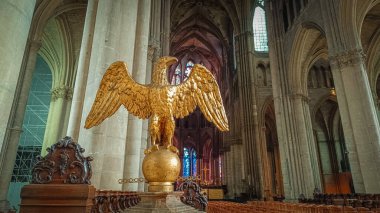 Reims Katedrali 'nin içi (Champagne-Ardenne, Fransa)