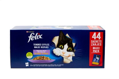 Vaison la Romaine, Vaucluse, Fransa - 05232024: Purina tarafından üretilen bir kutu Felix marka kedi maması.