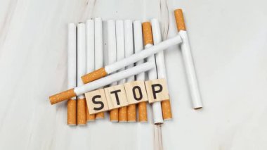 Sigara yığını, yukarıdan bakıldığında üzerinde 