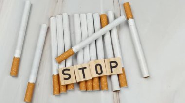 Sigara yığını, yukarıdan bakıldığında üzerinde 