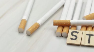 Sigara yığını, yukarıdan bakıldığında üzerinde 