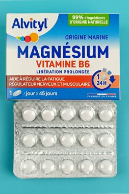 Bir kutu Alvitil Magnezyum vitamin B6 tabletleri, yakın plan.