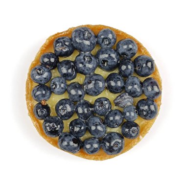 yaban mersinli tart, üst görünüm, beyaz arkaplanda izole edilmiş.