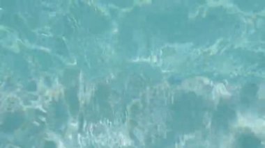 Yüzme havuzu manzarası, yakın plan.