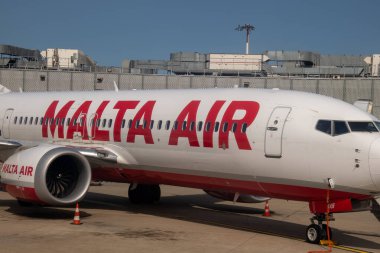 Marsilya Provence havaalanındaki pistte Malta Havayolları uçağı.