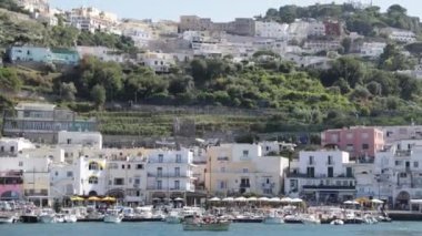 Liman ve Capri 'nin deniz manzarası