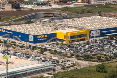 İtalya 'daki IKEA Napoli Afragola mağazasının hava görüntüsü.