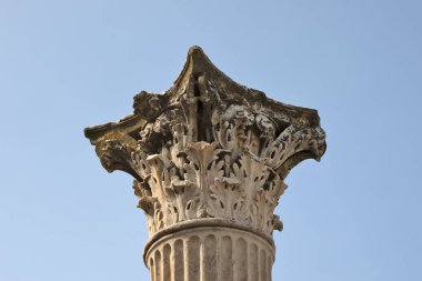 Pompeii şehrinde dekore edilmiş bir sütuna yakın çekim