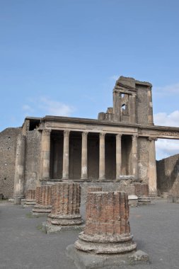 Pompei şehrinin harabe manzarası