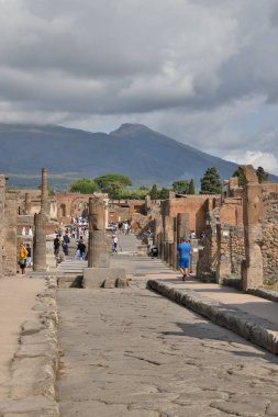 Pompeii, Campania, İtalya - 08192024: Pompeii şehri harabeleri manzarası
