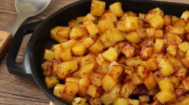 Bir tabak patates kızartması, yakın plan.