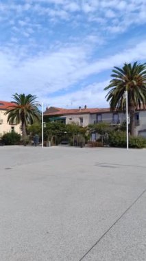 Marsilya, Occitanie, Fransa - 09152024: Marsilya limanının manzarası (Occitanie, Fransa)