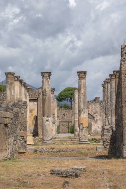 Pompei şehrinin harabe manzarası