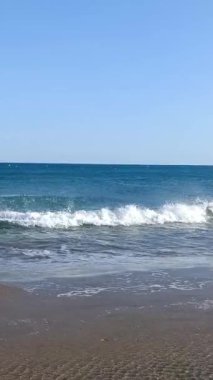 Yaz aylarında plaj manzarası